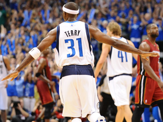 大连英博队迎来队史第100场比赛（大连英博队踏上队史第100战）