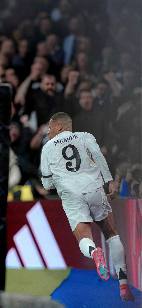 半场战报：佛罗伦萨0-1莱切，梅东-贝里沙建功（半场速递：莱切1-0领先佛罗伦萨，梅东-贝里沙破门）