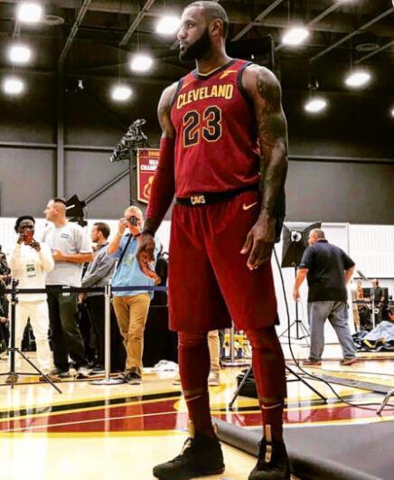 西媒：梅西下榻酒店距诺坎普仅1分钟车程（西媒：梅西入住酒店离诺坎普开车一分钟即到）