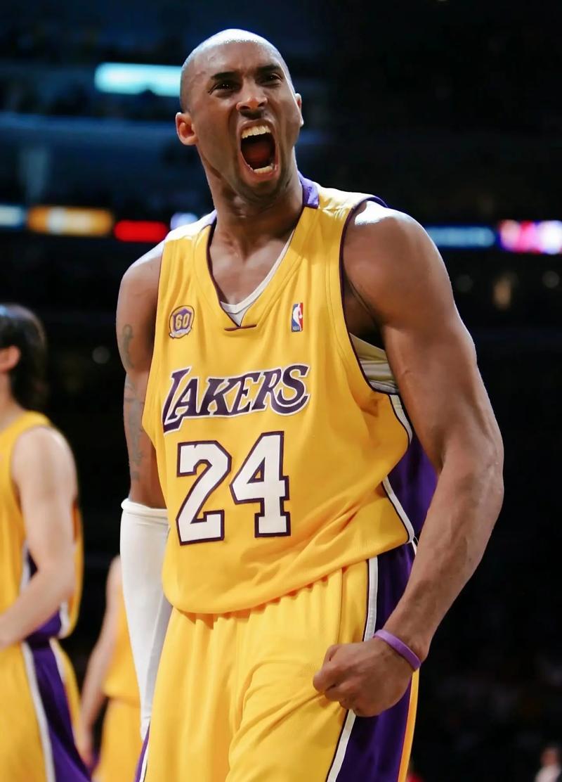 拉菲尼亚的王者归来：巴萨的定海神针与欧冠梦想（拉菲尼亚强势回归：巴萨中流砥柱点燃欧冠希望）