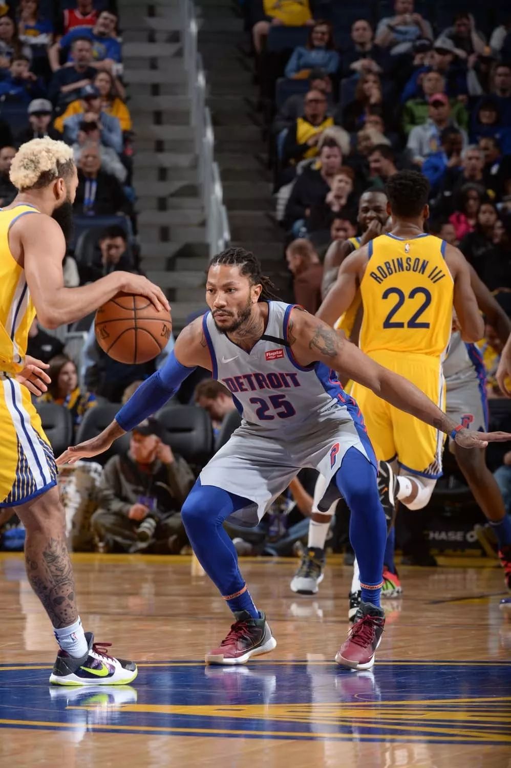 奥巴梅扬：当年我从巴萨去切尔西是一个巨大的错误（奥巴梅扬懊悔：离开巴萨转投切尔西是我职业生涯的重大失误）